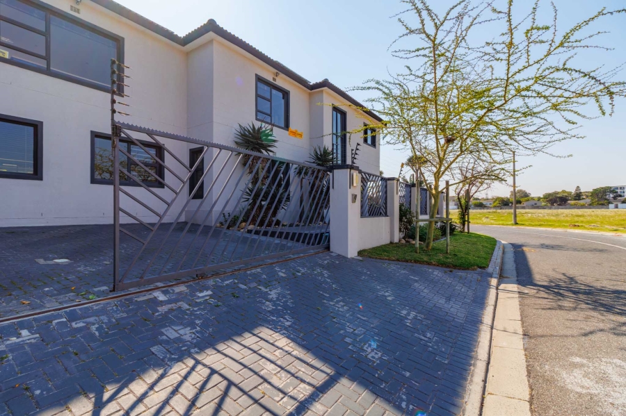 4 Bedroom Property for Sale in Flamingo Vlei Western Cape